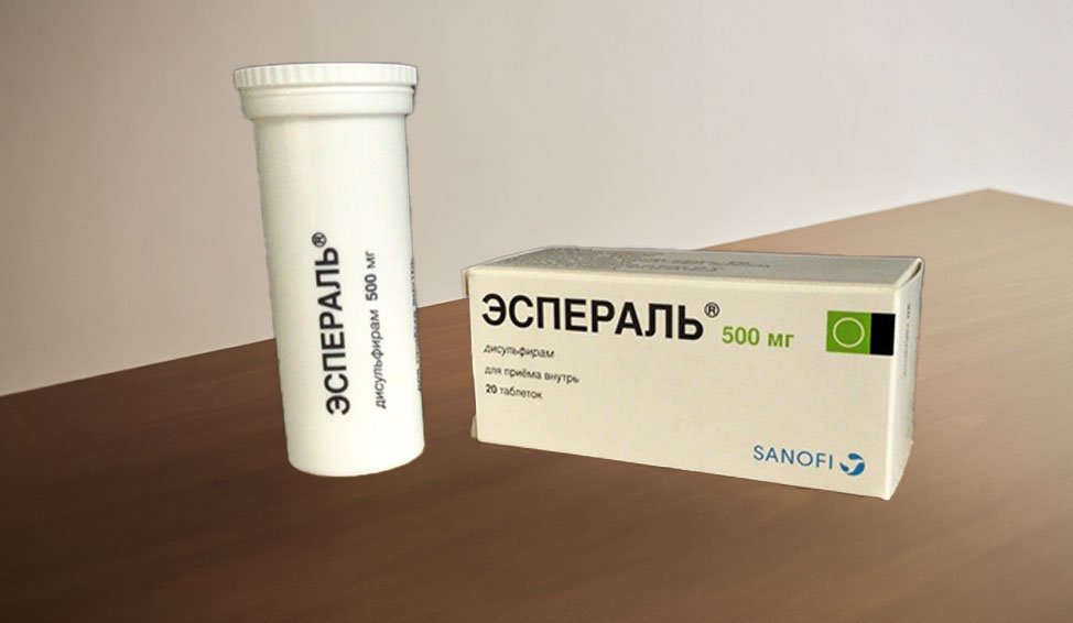 Коробка с препаратом на столе