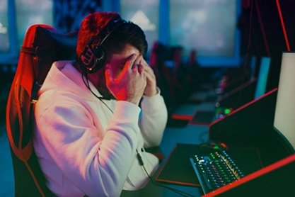 У молодого человека развивается подростковая игромания